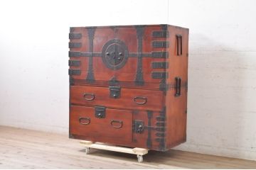 和製アンティーク　総檜(ヒノキ)材　趣溢れる佇まいが目を惹く漆塗りのキレイな重ね観音箪笥(衣裳箪笥、収納箪笥、時代箪笥、引き出し)(R-071308)
