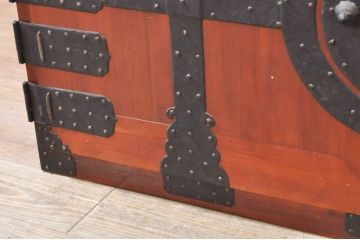 和製アンティーク　総檜(ヒノキ)材　趣溢れる佇まいが目を惹く漆塗りのキレイな観音箪笥ローボード(衣装箪笥、収納箪笥、引き出し、テレビ台、テレビボード)(R-071309)