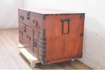 和製アンティーク　総檜(ヒノキ)材　趣溢れる佇まいが目を惹く漆塗りのキレイなローボード(衣装箪笥、収納箪笥、引き出し、テレビ台、テレビボード)(R-071310)