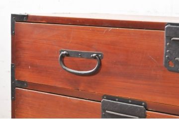 和製アンティーク　総檜(ヒノキ)材　趣溢れる佇まいが目を惹く漆塗りのキレイなローボード(衣装箪笥、収納箪笥、引き出し、テレビ台、テレビボード)(R-071310)