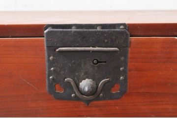 和製アンティーク　総檜(ヒノキ)材　趣溢れる佇まいが目を惹く漆塗りのキレイなローボード(衣装箪笥、収納箪笥、引き出し、テレビ台、テレビボード)(R-071310)