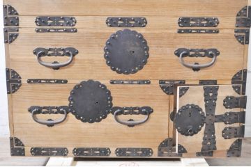 和製アンティーク　上手物!!　立派で珍しい金具が魅力的な総桐関東衣装箪笥(時代箪笥、収納タンス、総桐箪笥、総桐たんす、重ね箪笥、引き出し)(R-071311)