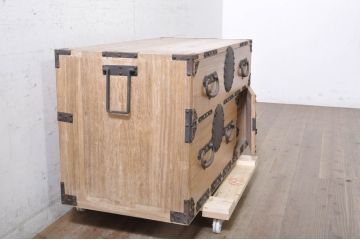 和製アンティーク　上手物!!　立派で珍しい金具が魅力的な総桐関東衣装箪笥ローボード(テレビ台、テレビボード、ローチェスト、時代箪笥、収納タンス、総桐箪笥、総桐たんす、引き出し)(R-071313)