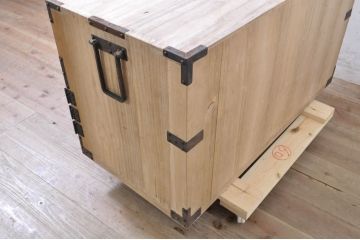 和製アンティーク　上手物!!　立派で珍しい金具が魅力的な総桐関東衣装箪笥ローボード(テレビ台、テレビボード、ローチェスト、時代箪笥、収納タンス、総桐箪笥、総桐たんす、引き出し)(R-071313)
