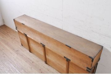 和製アンティーク　檜(ヒノキ)材　木味の色合いと金具が魅力的な時代箱(屏風箱、収納箱、長持、ディスプレイ、店舗什器)(R-071317)