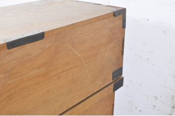 和製アンティーク　檜(ヒノキ)材　木味の色合いと金具が魅力的な時代箱(屏風箱、収納箱、長持、ディスプレイ、店舗什器)(R-071317)
