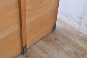 和製アンティーク　檜(ヒノキ)材　木味の色合いと金具が魅力的な時代箱(屏風箱、収納箱、長持、ディスプレイ、店舗什器)(R-071317)