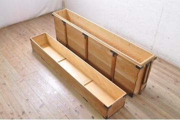 和製アンティーク　檜(ヒノキ)材　木味の色合いと金具が魅力的な時代箱(屏風箱、収納箱、長持、ディスプレイ、店舗什器)(R-071317)