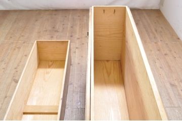 和製アンティーク　檜(ヒノキ)材　木味の色合いと金具が魅力的な時代箱(屏風箱、収納箱、長持、ディスプレイ、店舗什器)(R-071317)