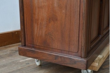 和製ビンテージ　高級品　高村英峰作　総紫檀(シタン)材　シンプルなデザインで取り入れやすい茶棚　(R-071318)