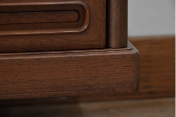 和製ビンテージ　高級品　高村英峰作　総紫檀(シタン)材　シンプルなデザインで取り入れやすい茶棚　(R-071318)