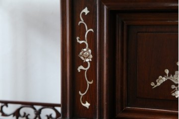 和製アンティーク　高級品!!　花梨(カリン)材　螺鈿(ラデン)　象嵌入り　上質な和の空間作りにおすすめの茶棚　(R-071319)