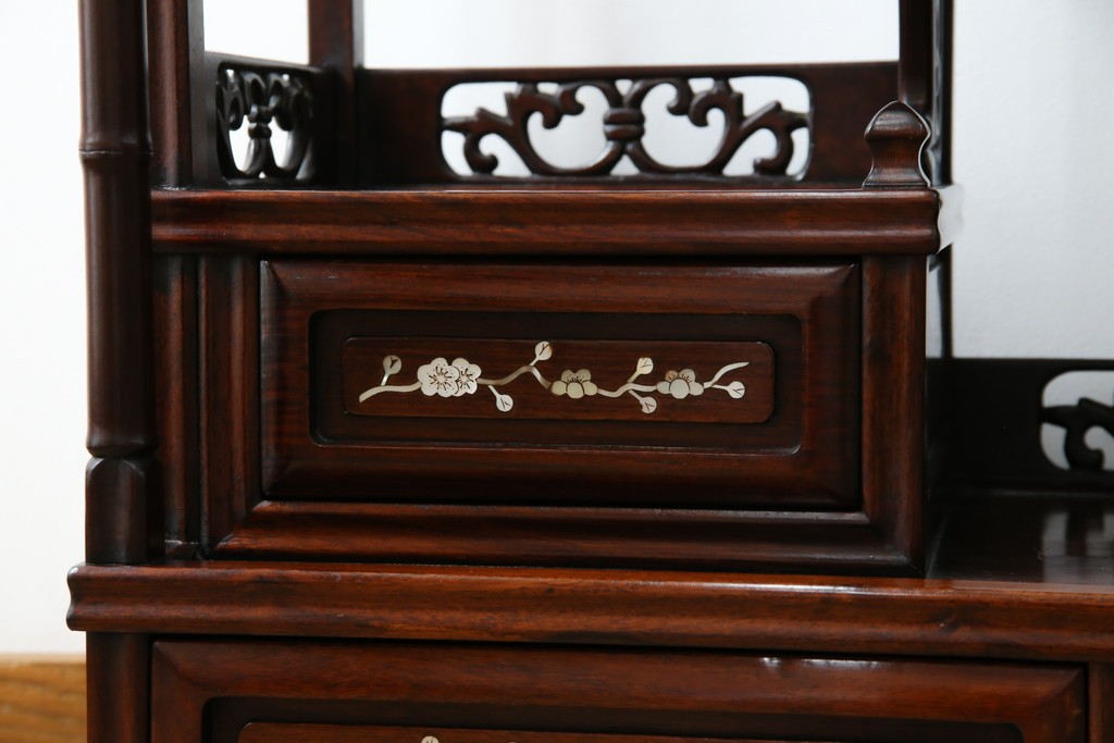 和製アンティーク　高級品!!　花梨(カリン)材　螺鈿(ラデン)　象嵌入り　上質な和の空間作りにおすすめの茶棚　(R-071319)