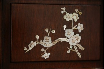 和製アンティーク　高級品!!　花梨(カリン)材　螺鈿(ラデン)　象嵌入り　上質な和の空間作りにおすすめの茶棚　(R-071319)