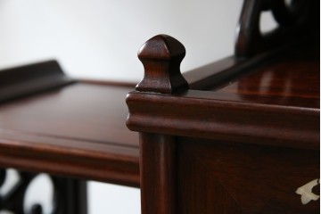 和製アンティーク　高級品!!　花梨(カリン)材　螺鈿(ラデン)　象嵌入り　上質な和の空間作りにおすすめの茶棚　(R-071319)