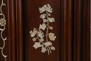 和製アンティーク　高級品!!　花梨(カリン)材　螺鈿(ラデン)　象嵌入り　上質な和の空間作りにおすすめの茶棚　(R-071319)