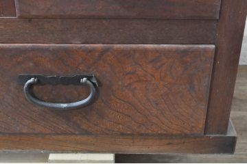 和製アンティーク　前面欅(ケヤキ)材　どこか懐かしさを感じる二段重ね関東水屋箪笥(キャビネット、茶箪笥、食器棚、収納棚、戸棚、重ねタンス)(R-071322)