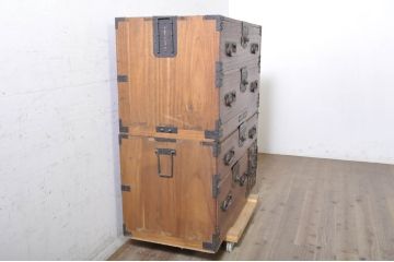 和製アンティーク　上手物!!　総桐(キリ)材　金具の立派な関東衣装箪笥(時代箪笥、和タンス、総桐箪笥、総桐たんす、収納たんす、重ね箪笥、引き出し)(R-071326)
