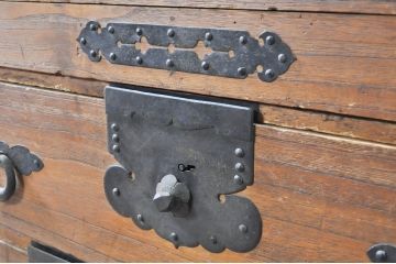 和製アンティーク　上手物!!　総桐(キリ)材　金具の立派な関東衣装箪笥(時代箪笥、和タンス、総桐箪笥、総桐たんす、収納たんす、重ね箪笥、引き出し)(R-071326)
