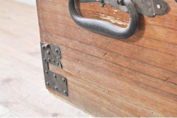 和製アンティーク　上手物!!　総桐(キリ)材　金具の立派な関東衣装箪笥(時代箪笥、和タンス、総桐箪笥、総桐たんす、収納たんす、重ね箪笥、引き出し)(R-071326)