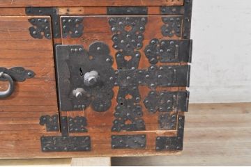 和製アンティーク　上手物!!　総桐(キリ)材　金具の立派な関東衣装箪笥(時代箪笥、和タンス、総桐箪笥、総桐たんす、収納たんす、重ね箪笥、引き出し)(R-071326)