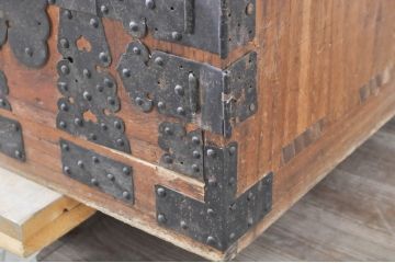 和製アンティーク　上手物!!　総桐(キリ)材　金具の立派な関東衣装箪笥(時代箪笥、和タンス、総桐箪笥、総桐たんす、収納たんす、重ね箪笥、引き出し)(R-071326)