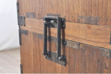 和製アンティーク　上手物!!　総桐(キリ)材　金具の立派な関東衣装箪笥(時代箪笥、和タンス、総桐箪笥、総桐たんす、収納たんす、重ね箪笥、引き出し)(R-071326)