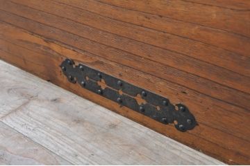 和製アンティーク　上手物!!　総桐(キリ)材　金具の立派な関東衣装箪笥ローボード(時代箪笥、和タンス、総桐箪笥、総桐たんす、収納たんす、引き出し、ローチェスト、テレビ台、テレビボード)(R-071327)