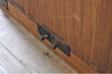 和製アンティーク　上手物!!　総桐(キリ)材　金具の立派な関東衣装箪笥ローボード(時代箪笥、和タンス、総桐箪笥、総桐たんす、収納たんす、引き出し、ローチェスト、テレビ台、テレビボード)(R-071327)