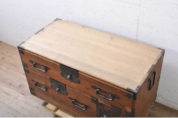 和製アンティーク　上手物!!　総桐(キリ)材　金具の立派な関東衣装箪笥ローボード(時代箪笥、和タンス、総桐箪笥、総桐たんす、収納たんす、引き出し、ローチェスト、テレビ台、テレビボード)(R-071328)