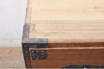 和製アンティーク　上手物!!　総桐(キリ)材　金具の立派な関東衣装箪笥ローボード(時代箪笥、和タンス、総桐箪笥、総桐たんす、収納たんす、引き出し、ローチェスト、テレビ台、テレビボード)(R-071328)