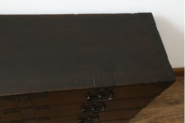 和製アンティーク　デザインとサイズが希少!!　歳月を重ねた趣ある佇まいが魅力的な檜(ヒノキ)材　の関西帳場小箪笥(収納箪笥、整理タンス、帳場箪笥、時代箪笥、引き出し)(R-071331)