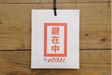 和製アンティーク　デザインとサイズが希少!!　歳月を重ねた趣ある佇まいが魅力的な檜(ヒノキ)材　の関西帳場小箪笥(収納箪笥、整理タンス、帳場箪笥、時代箪笥、引き出し)(R-071331)