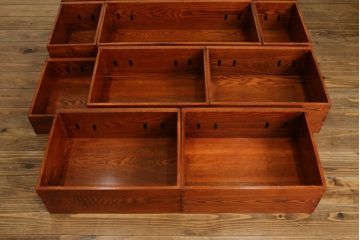 中古　超美品　新古品　重厚なニレ材無垢材　堂々とした佇まいが魅力のアンティーク調時代箪笥(収納箪笥、衣装箪笥、整理箪笥、和箪笥、引き出し、サイドボード)(R-071349)