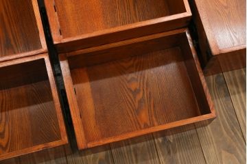 中古　超美品　新古品　重厚なニレ材無垢材　堂々とした佇まいが魅力のアンティーク調時代箪笥(収納箪笥、衣装箪笥、整理箪笥、和箪笥、引き出し、サイドボード)(R-071349)