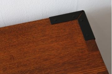 中古　超美品　新古品　重厚なニレ材無垢材　堂々とした佇まいが魅力のアンティーク調時代箪笥(収納箪笥、衣装箪笥、整理箪笥、和箪笥、引き出し、サイドボード)(R-071349)