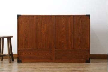 中古　超美品　新古品　重厚なニレ材無垢材　堂々とした佇まいが魅力のアンティーク調時代箪笥(収納箪笥、衣装箪笥、整理箪笥、和箪笥、引き出し、サイドボード)(R-071349)