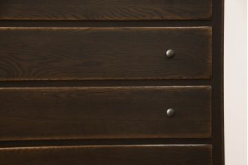 中古　旭川家具　近藤工芸　Solid Furniture OAK (ソリッドファニチャー オーク)　ナラ材　落ち着いた佇まいが魅力の二段重ねアンティーク調チェスト(引き出し、整理箪笥、収納箪笥、衣装箪笥)(R-071351)