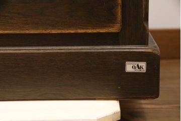 中古　旭川家具　近藤工芸　Solid Furniture OAK (ソリッドファニチャー オーク)　ナラ材　落ち着いた佇まいが魅力の二段重ねアンティーク調チェスト(引き出し、整理箪笥、収納箪笥、衣装箪笥)(R-071351)
