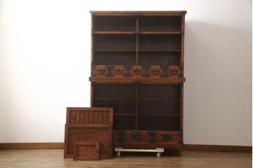 中古　美品!!　岩谷堂箪笥　重厚感ある金具が目を引く食器棚(水屋箪笥、茶タンス、茶棚、重ね箪笥、収納棚、戸棚、キャビネット)(R-071352)