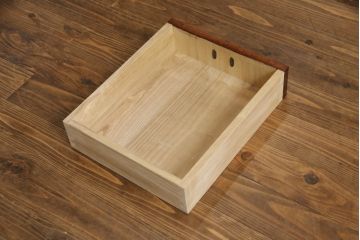 中古　美品!!　岩谷堂箪笥　重厚感ある金具が目を引く食器棚(水屋箪笥、茶タンス、茶棚、重ね箪笥、収納棚、戸棚、キャビネット)(R-071352)