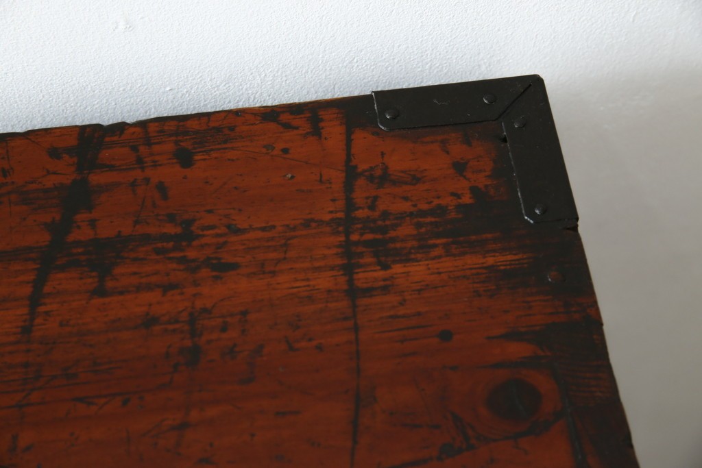 和製アンティーク　美品!!　前面欅(ケヤキ)材　一富士二鷹三茄子の縁起の良い金具が魅力の二本松箪笥ローチェスト(ローボード、引き出し、衣装箪笥、整理タンス、時代箪笥、収納たんす、テレビ台、テレビボード)(R-071356)