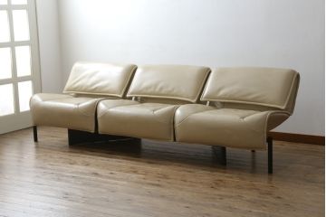 中古　本革(レザー)　Cassina(カッシーナ)　VERANDA(ヴェランダ) 　125VERANDA3　高級感溢れるデザインと機能性が素敵な3Pソファ(三人掛け、ハイバックチェア)(定価約150万円)(R-071358)