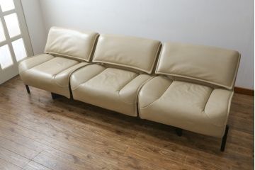中古　本革(レザー)　Cassina(カッシーナ)　VERANDA(ヴェランダ) 　125VERANDA3　高級感溢れるデザインと機能性が素敵な3Pソファ(三人掛け、ハイバックチェア)(定価約150万円)(R-071358)