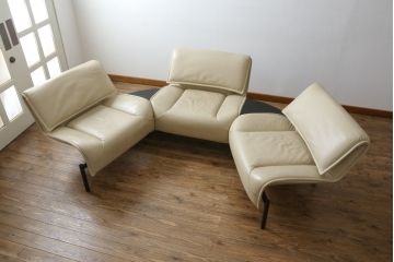 中古　本革(レザー)　Cassina(カッシーナ)　VERANDA(ヴェランダ) 　125VERANDA3　高級感溢れるデザインと機能性が素敵な3Pソファ(三人掛け、ハイバックチェア)(定価約150万円)(R-071358)