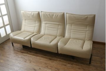 中古　本革(レザー)　Cassina(カッシーナ)　VERANDA(ヴェランダ) 　125VERANDA3　高級感溢れるデザインと機能性が素敵な3Pソファ(三人掛け、ハイバックチェア)(定価約150万円)(R-071358)