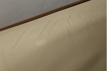 中古　本革(レザー)　Cassina(カッシーナ)　VERANDA(ヴェランダ) 　125VERANDA3　高級感溢れるデザインと機能性が素敵な3Pソファ(三人掛け、ハイバックチェア)(定価約150万円)(R-071358)