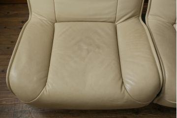 中古　本革(レザー)　Cassina(カッシーナ)　VERANDA(ヴェランダ) 　125VERANDA3　高級感溢れるデザインと機能性が素敵な3Pソファ(三人掛け、ハイバックチェア)(定価約150万円)(R-071358)