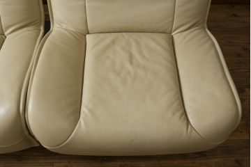 中古　本革(レザー)　Cassina(カッシーナ)　VERANDA(ヴェランダ) 　125VERANDA3　高級感溢れるデザインと機能性が素敵な3Pソファ(三人掛け、ハイバックチェア)(定価約150万円)(R-071358)