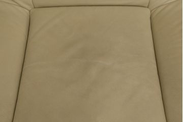 中古　本革(レザー)　Cassina(カッシーナ)　VERANDA(ヴェランダ) 　125VERANDA3　高級感溢れるデザインと機能性が素敵な3Pソファ(三人掛け、ハイバックチェア)(定価約150万円)(R-071358)